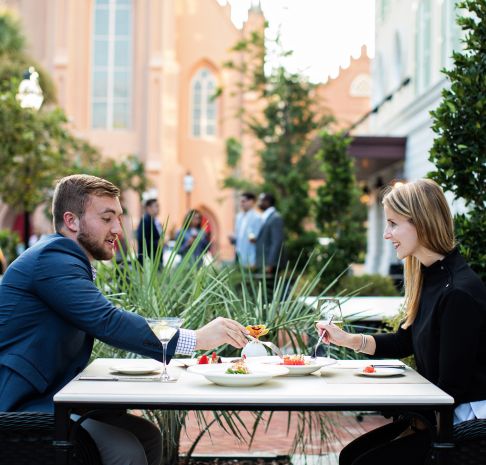 Couple dines al fresco