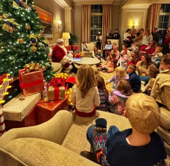 The Night Before Christmas Eve in the Crown Foyer